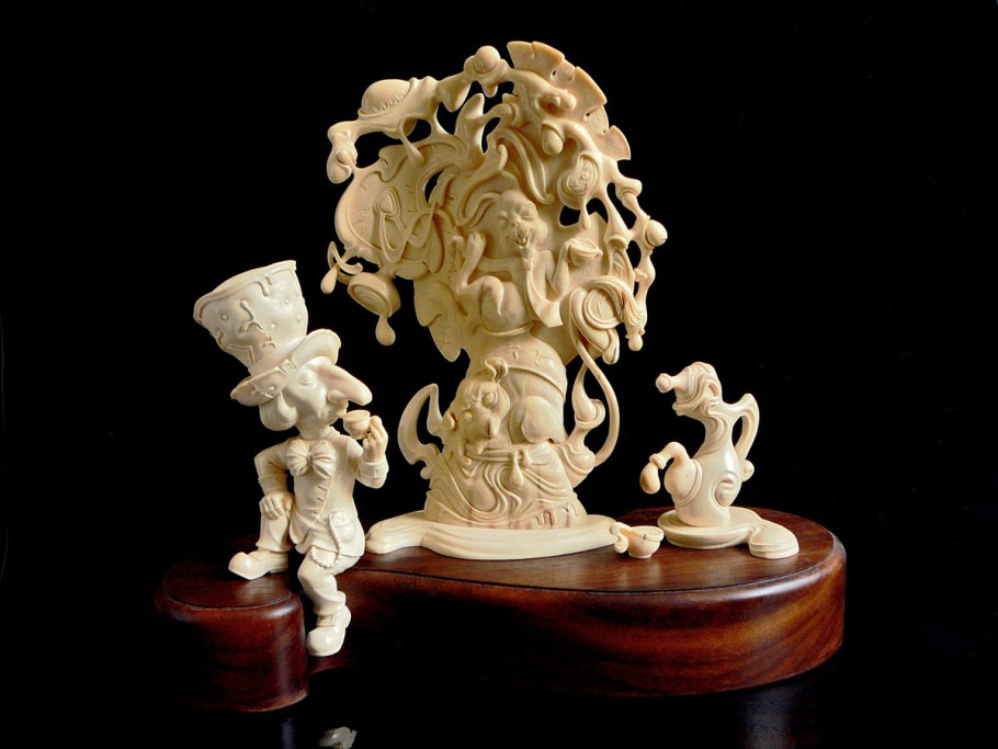 Фигуры из слоновой кости