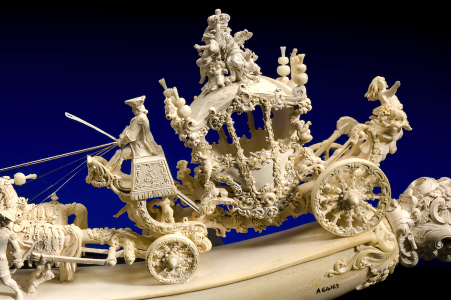 Холмогорская резьба по кости