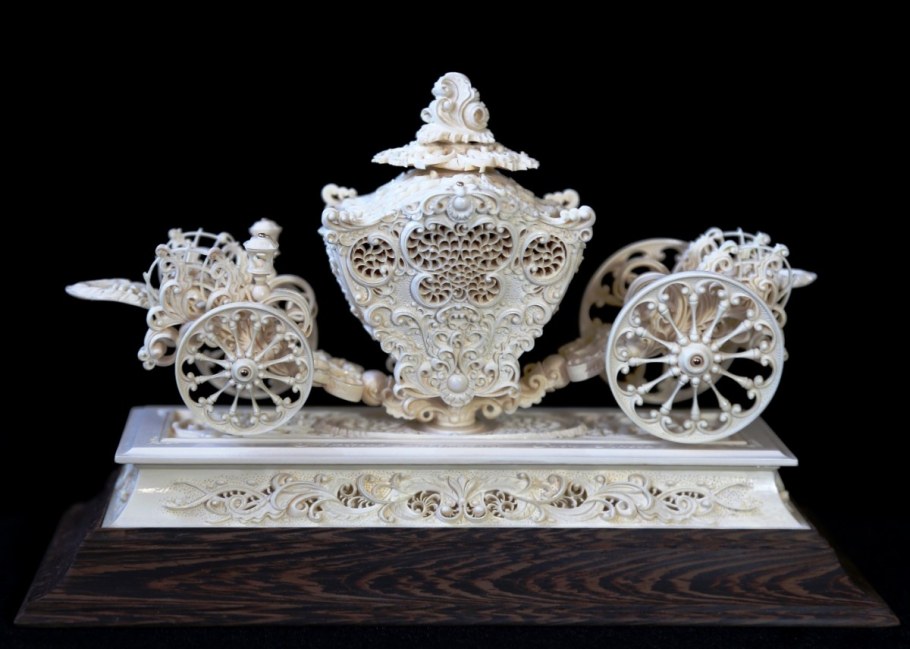 Холмогорская резьба по кости