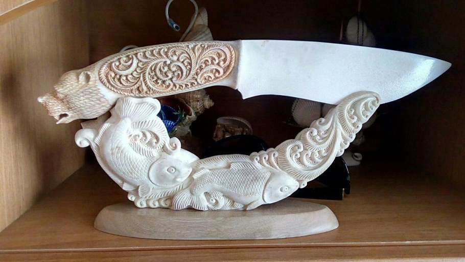 Холмогорская резьба по кости нож