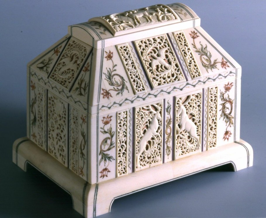 Холмогорская резная кость