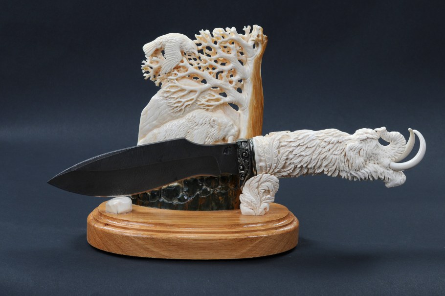Нож из кости и бивня мамонта