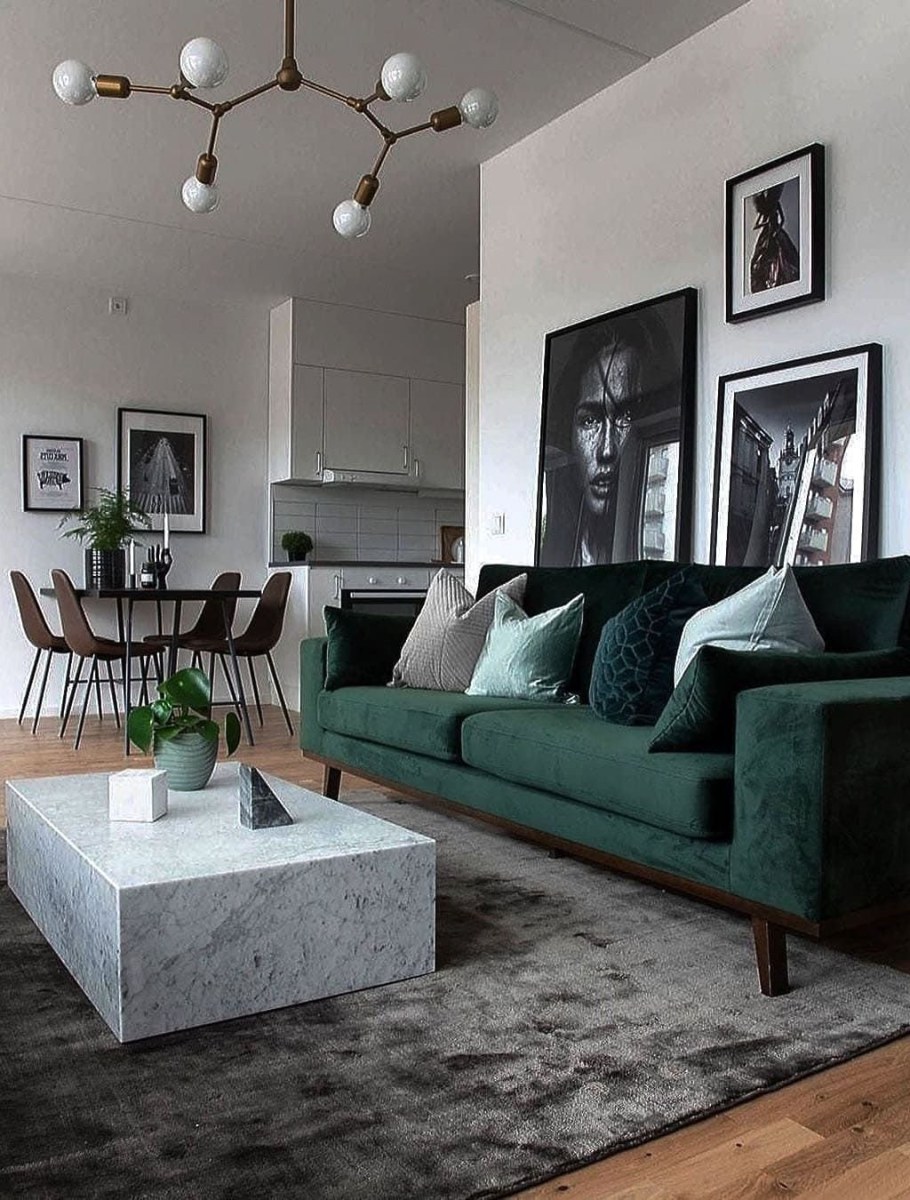 Зеленый диван в Сканди интерьере