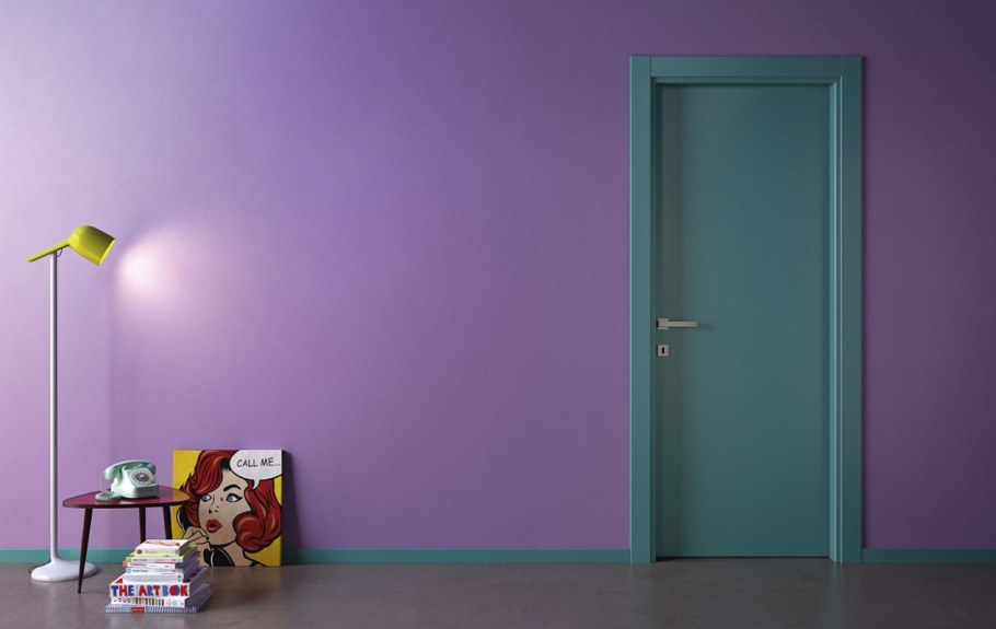 Старая окрашенная дверь