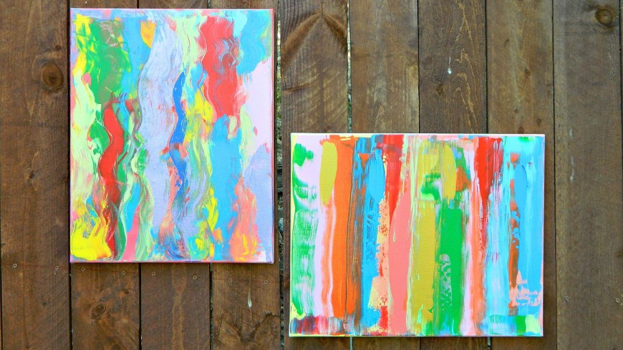 Разноцветные двери в саду