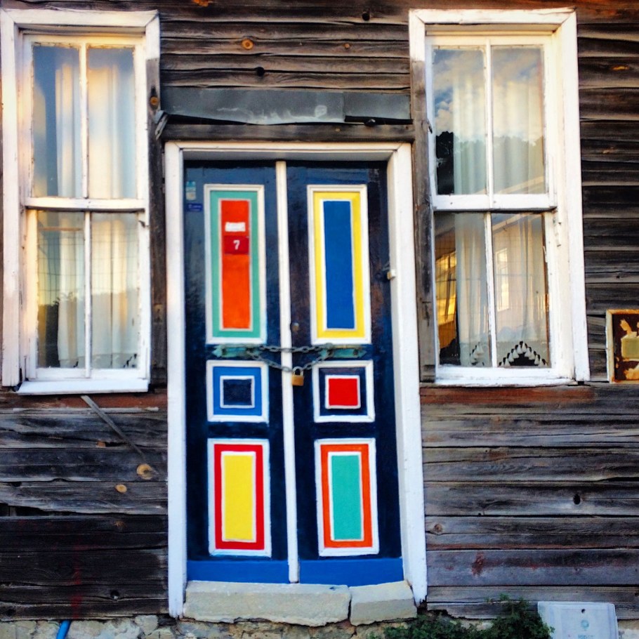 Разноцветные двери