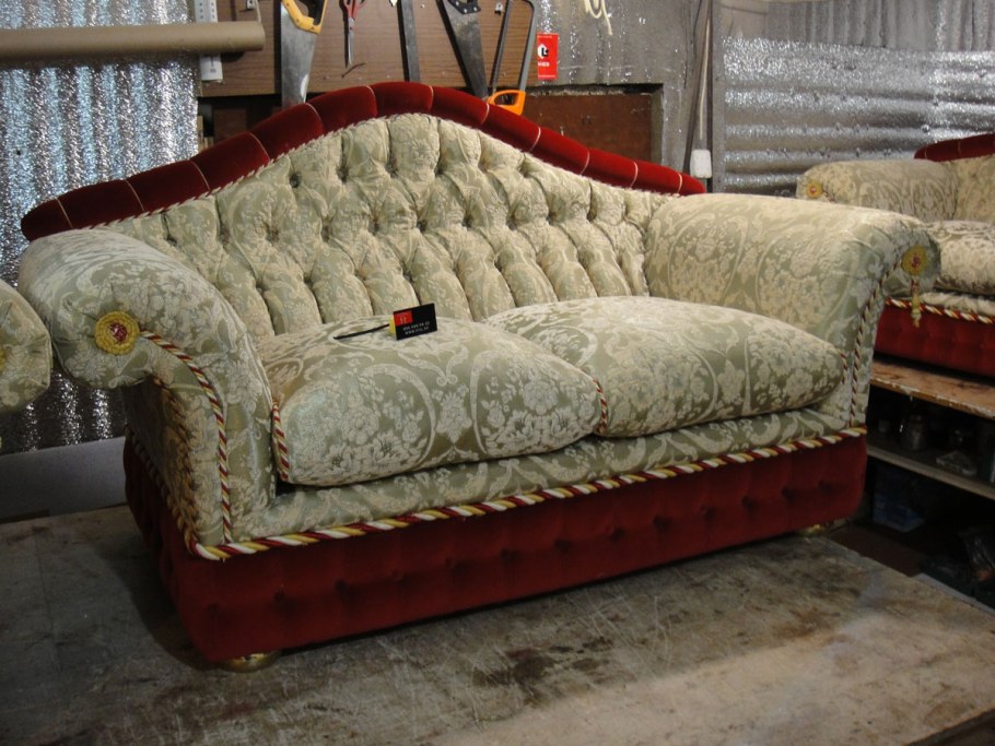 Обивка углового дивана