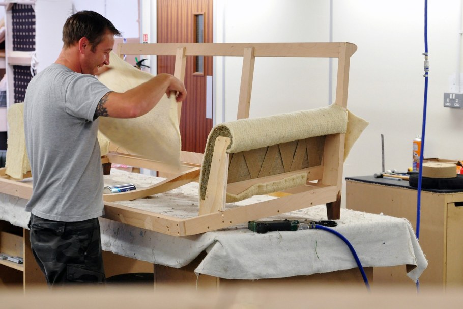 Обтяжка дивана