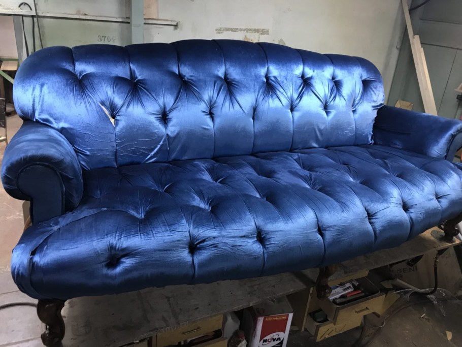 Перетянуть старый диван