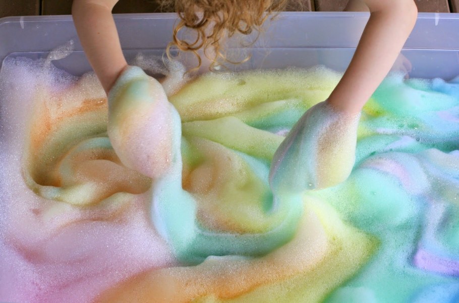 Макет вулкана из монтажной пены