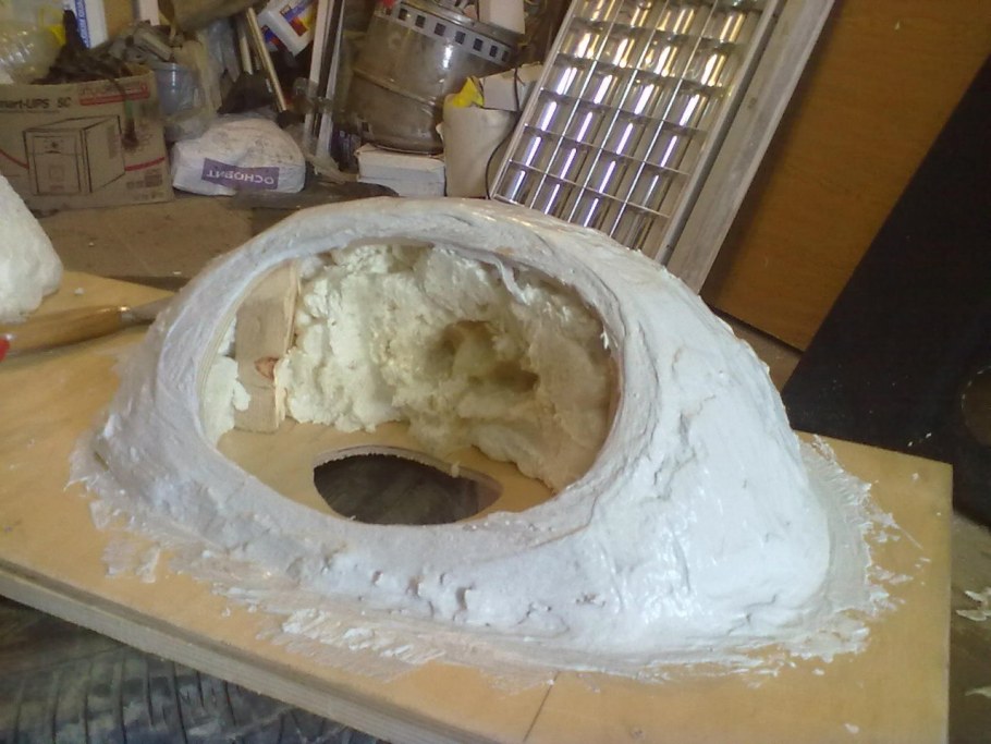 Акустическая полка из монтажной пены