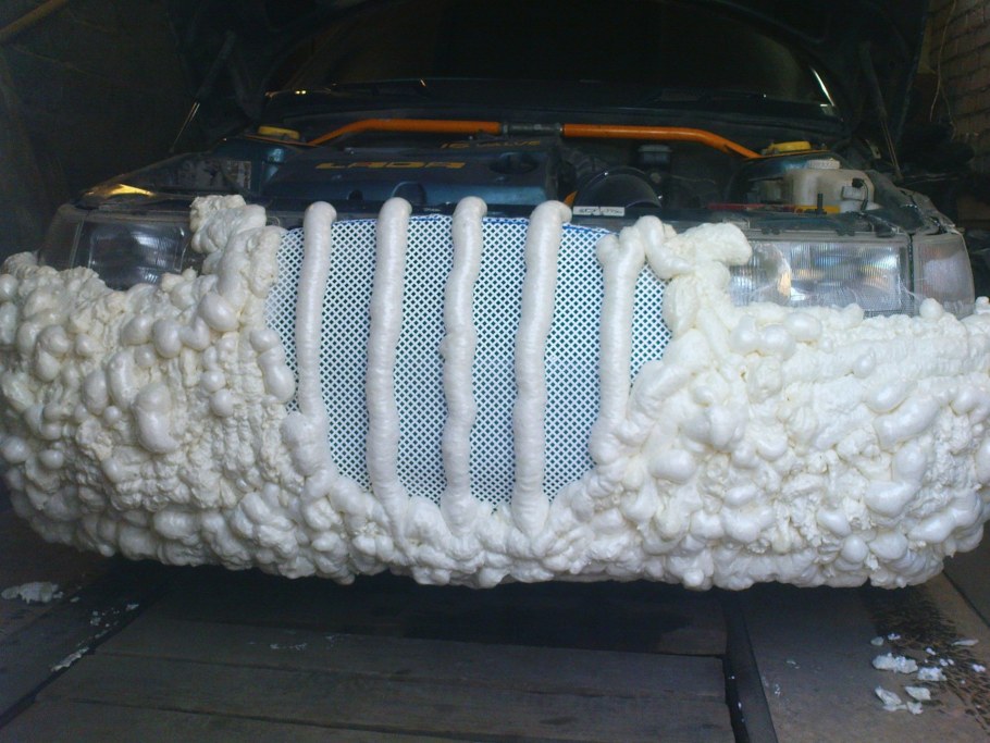 Автомобильная монтажная пена