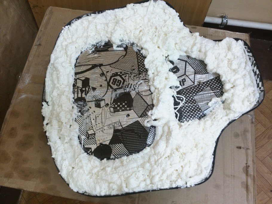 Камера в монтажной пене