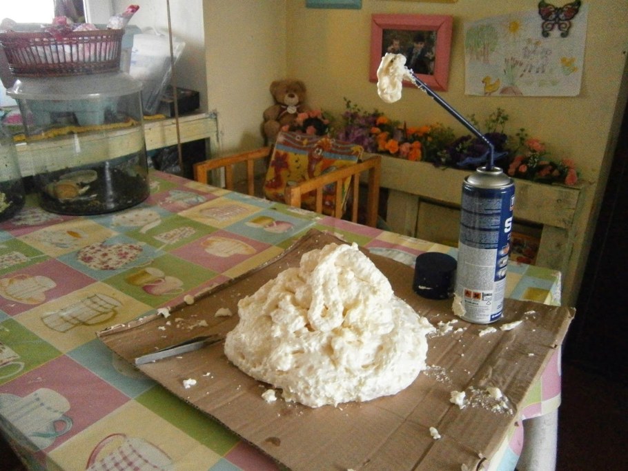 Мягкие игрушки в цементе для сада