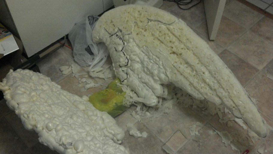 Крыло из монтажной пены