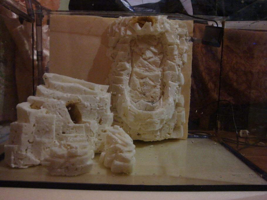 Медведь из монтажной пены