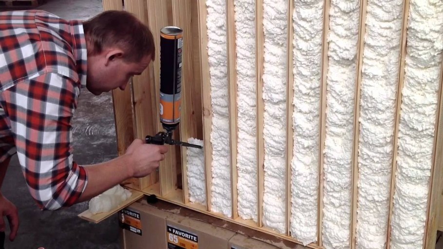 Крышка из монтажной пены