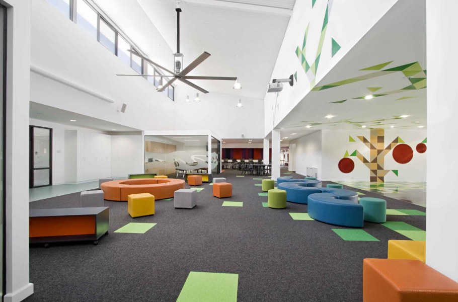 Зона отдыха в современной школе