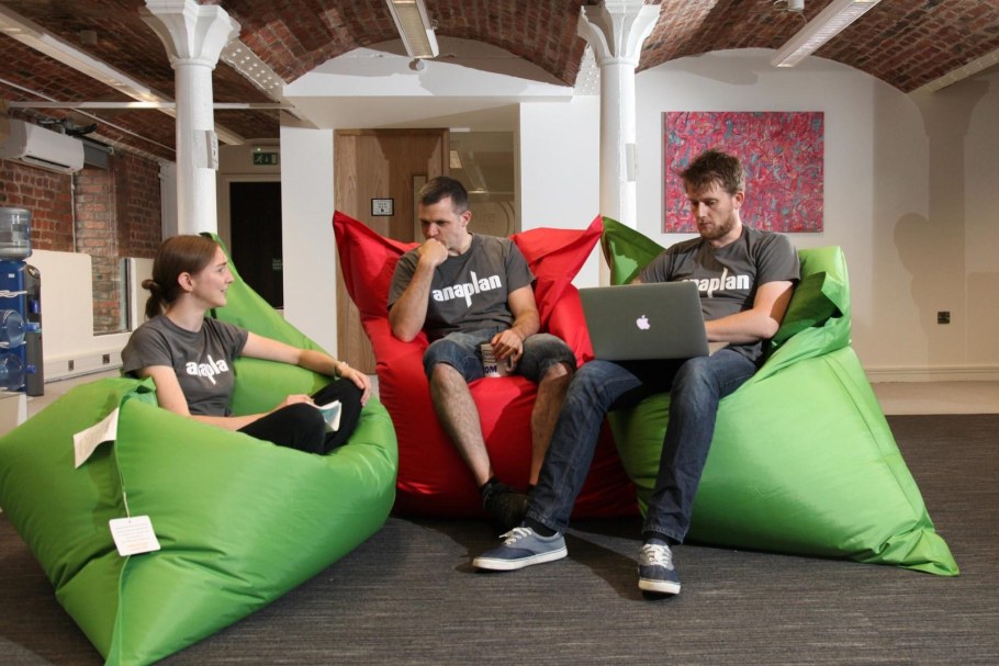 Кресла мешки в офисе