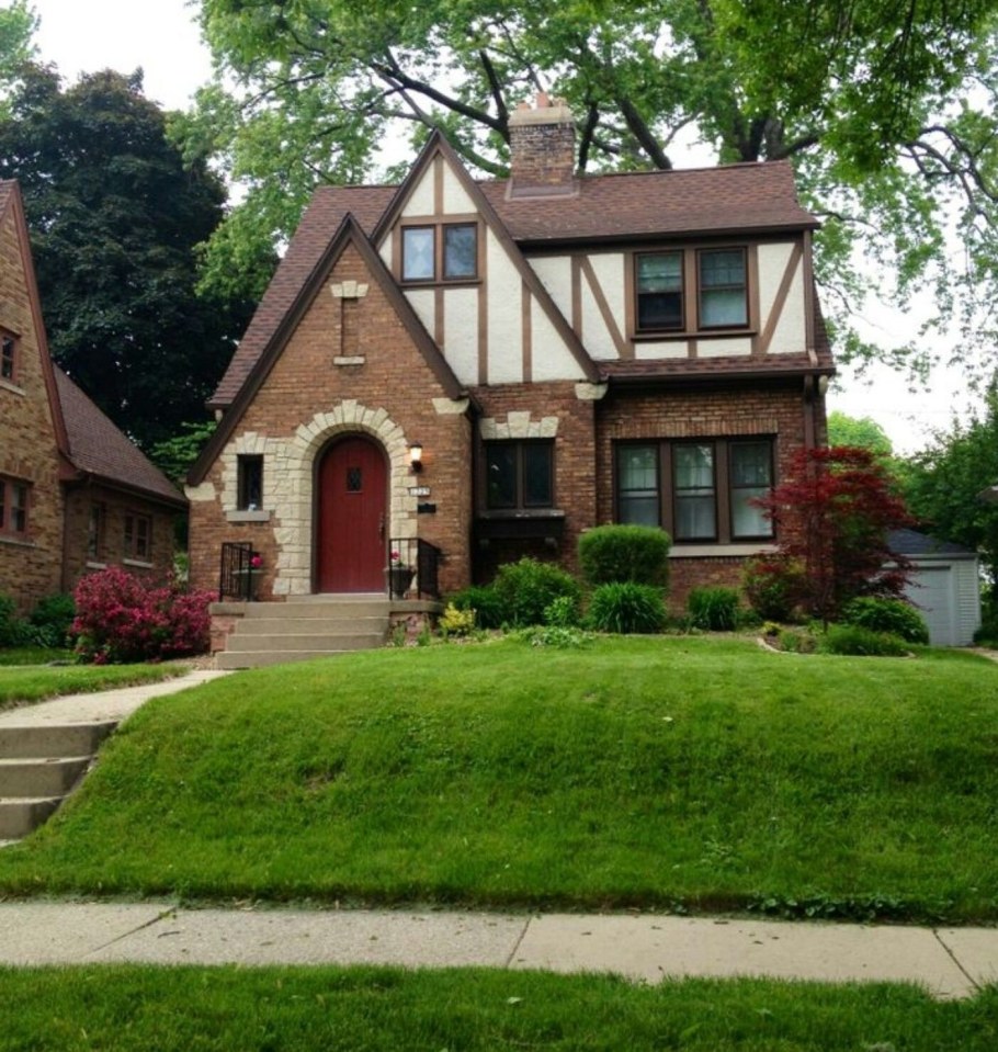 Стиль Тюдор (Tudor Revival Cottage)