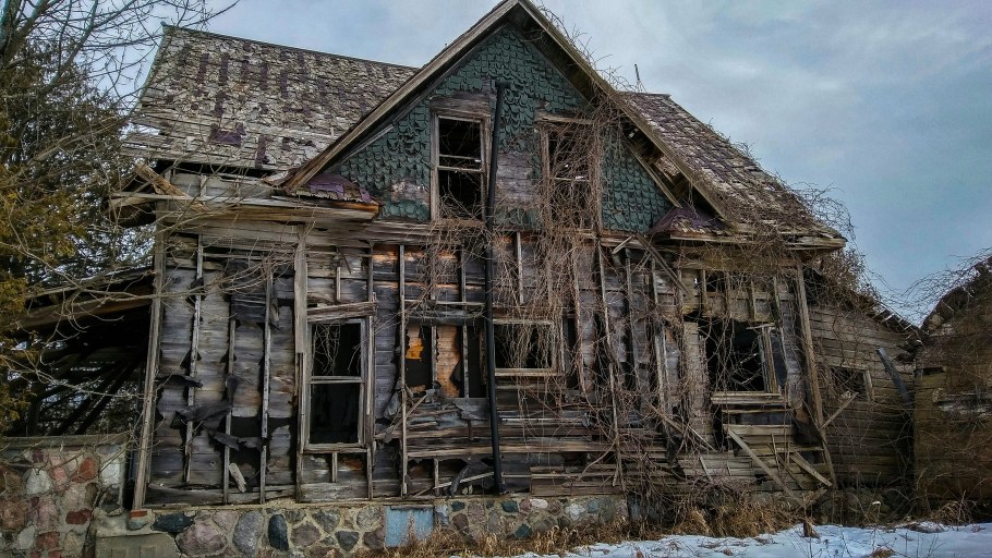 Старый некрасивый дом