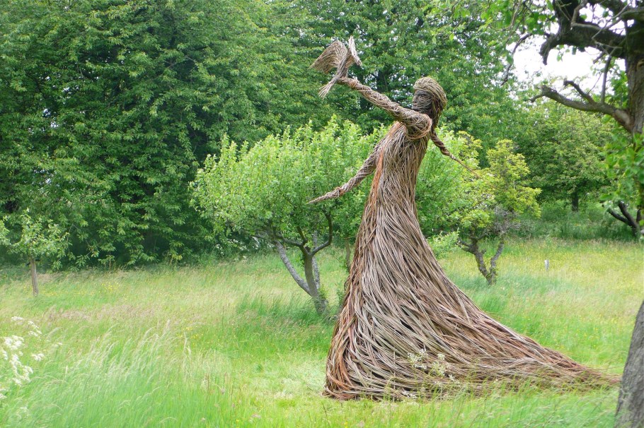 Скульптуры из веток
