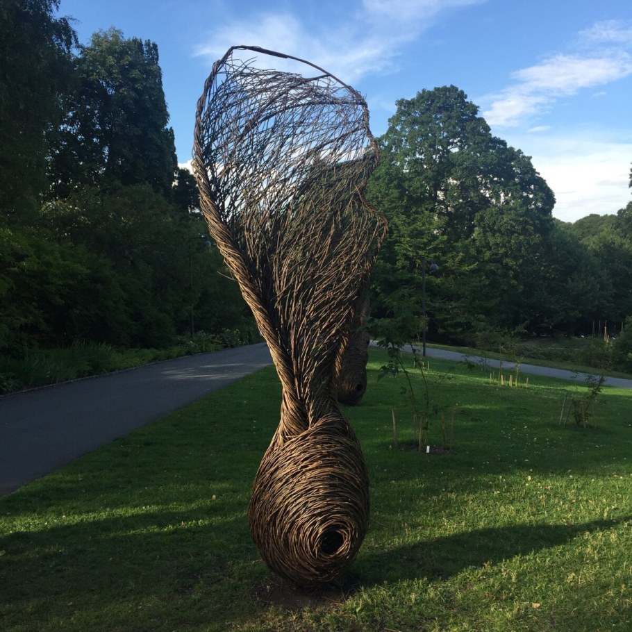 Фигуры из ивовых прутьев