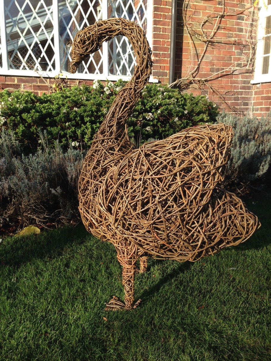 Плетеные скульптуры из веток