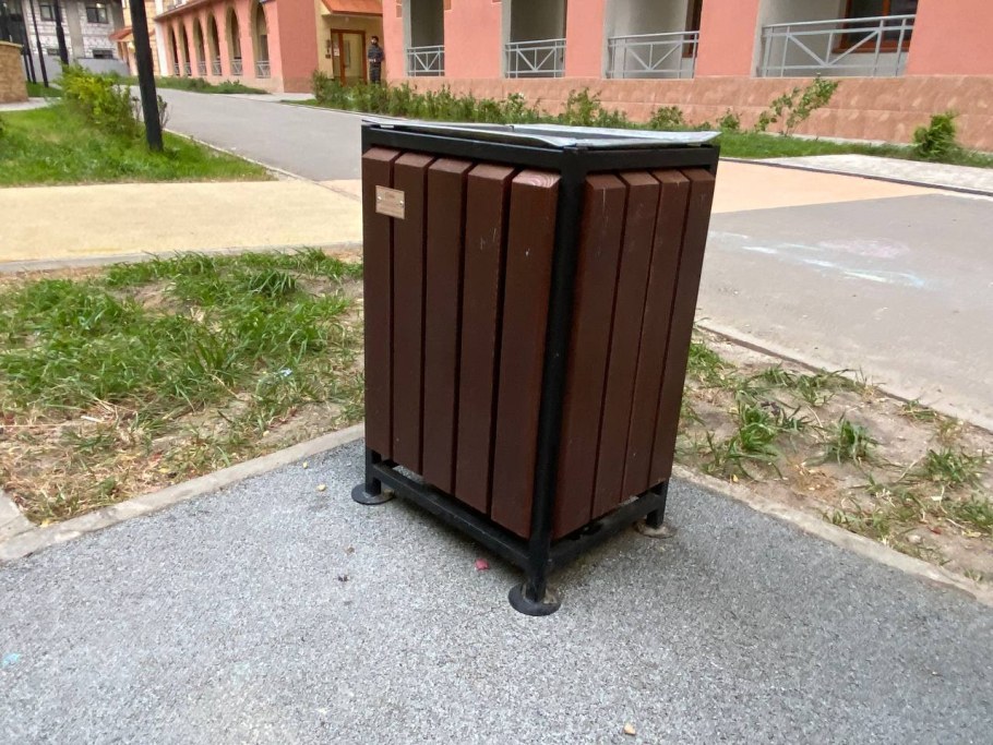 Контейнеры для сортировки мусора рису