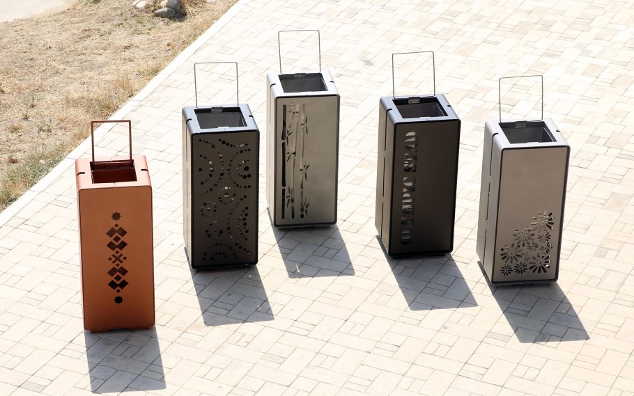 Урны для мусора в парке