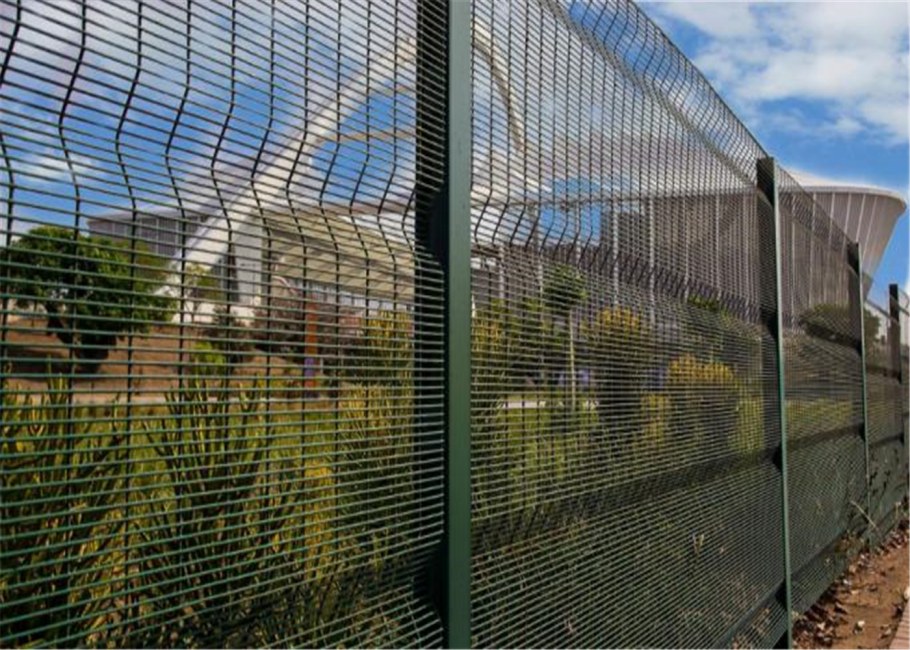 Стеклянный забор для дачи