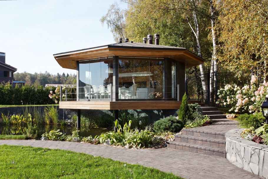 Стеклянная беседка