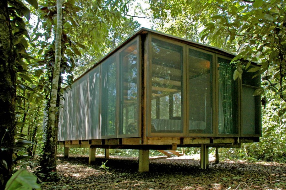 Стеклянный домик на контейнере