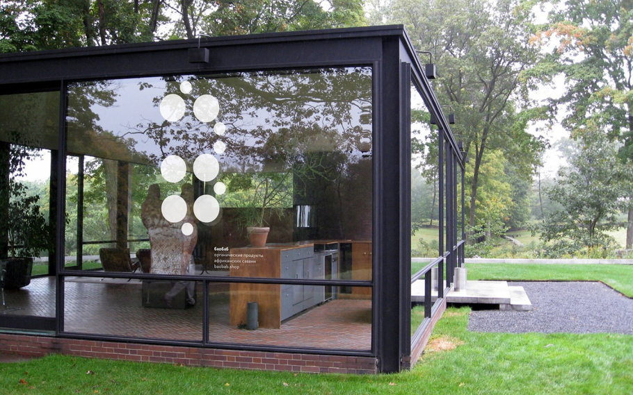 Беседка из стекла и металла