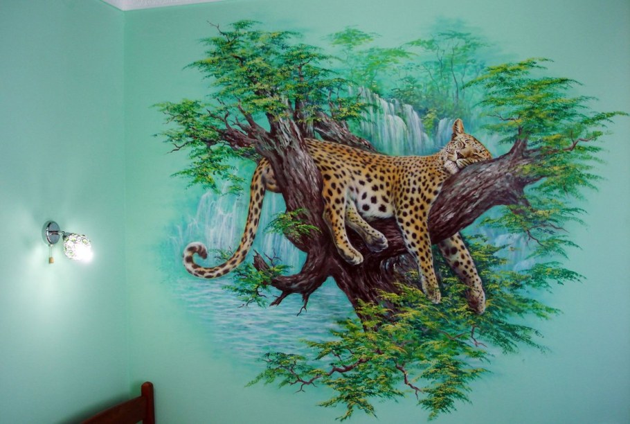 Рисуем на стене в квартире