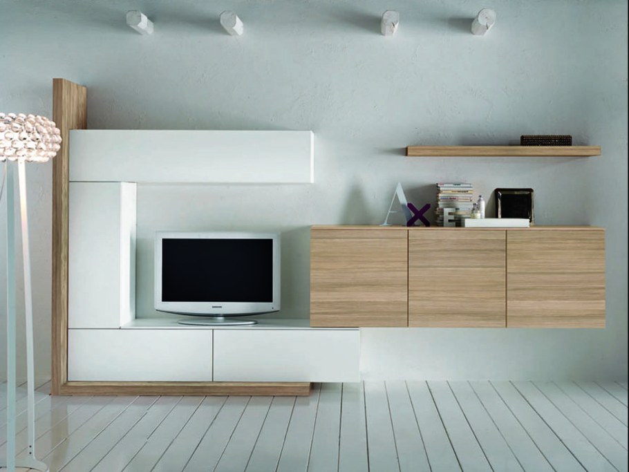 Книжные полки вокруг телевизора