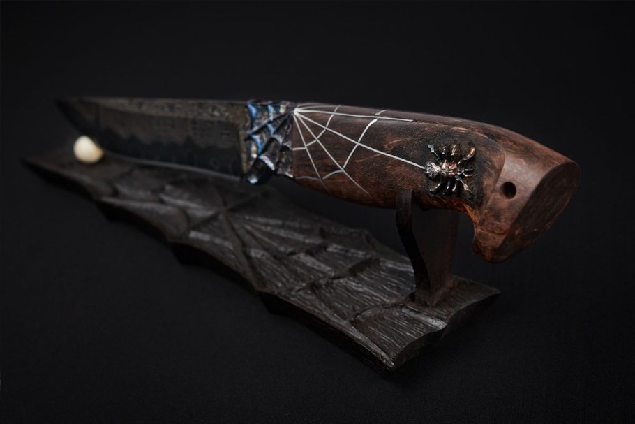 Резная рукоять