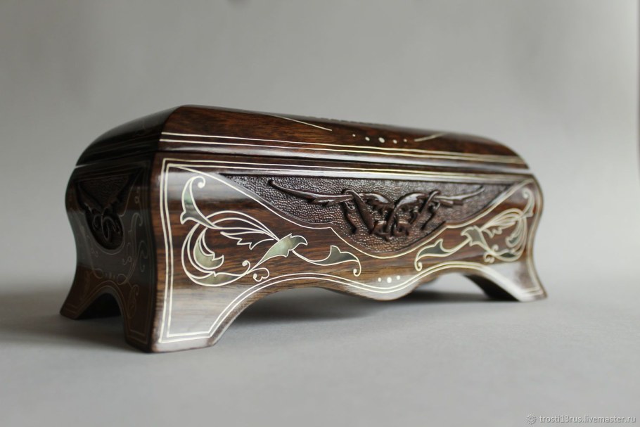 Ювелирные украшения дерево инкрустация серебром