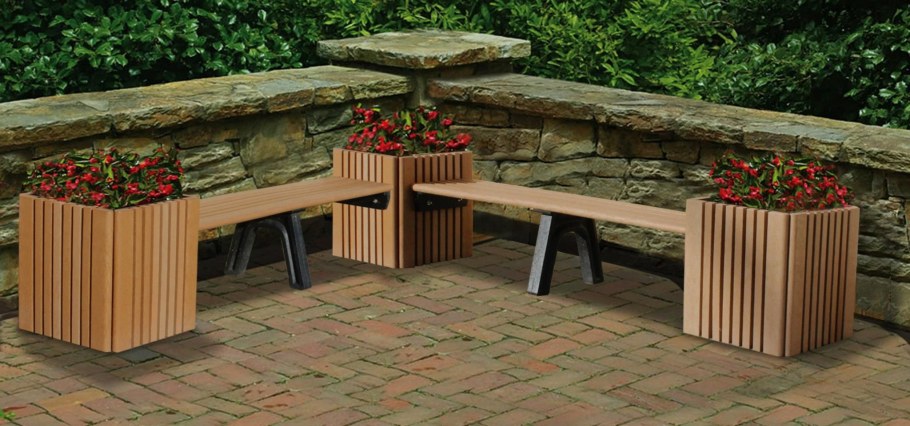 Скамейка с цветником