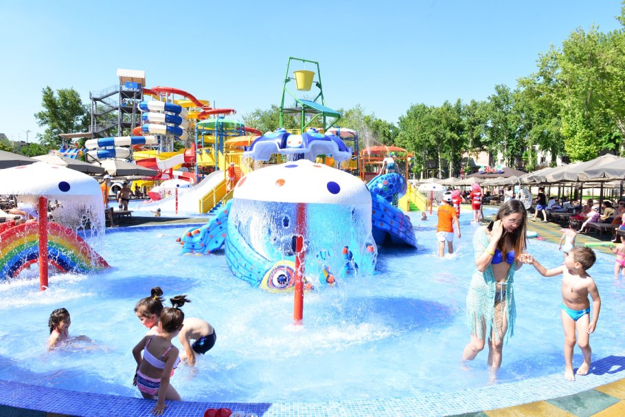 Аквапарк Шымкент фонтан