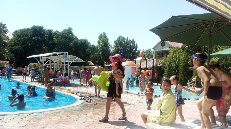 Дискотека в бассейне