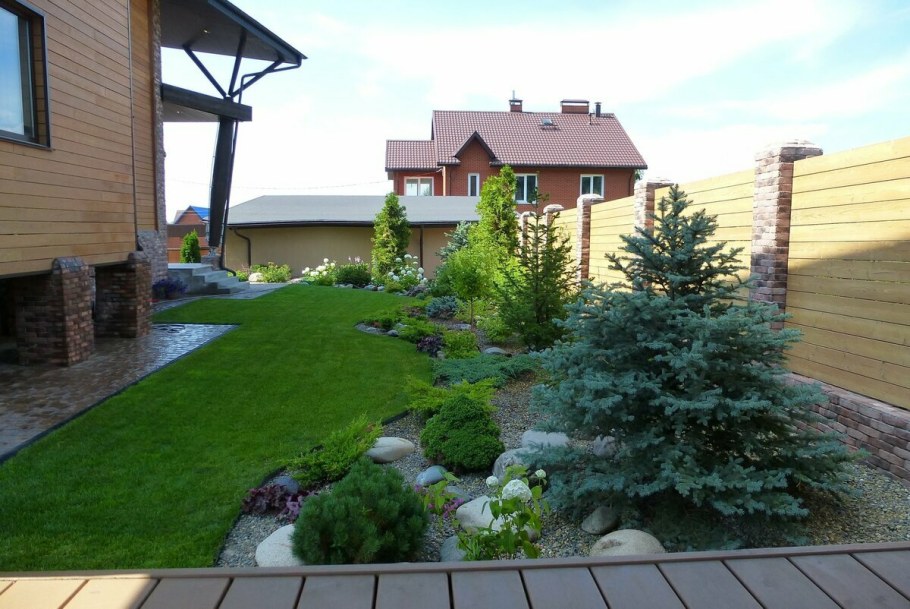 Благоустройство территории перед домом