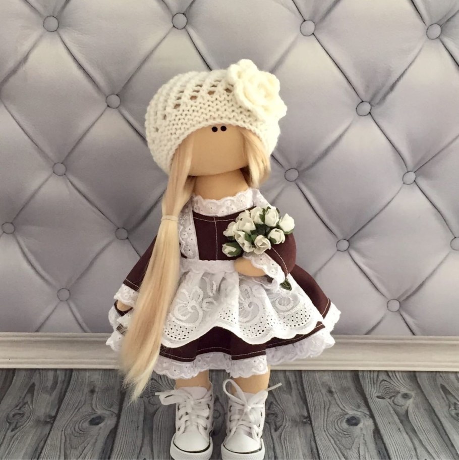 Кукла Снежка большеножка