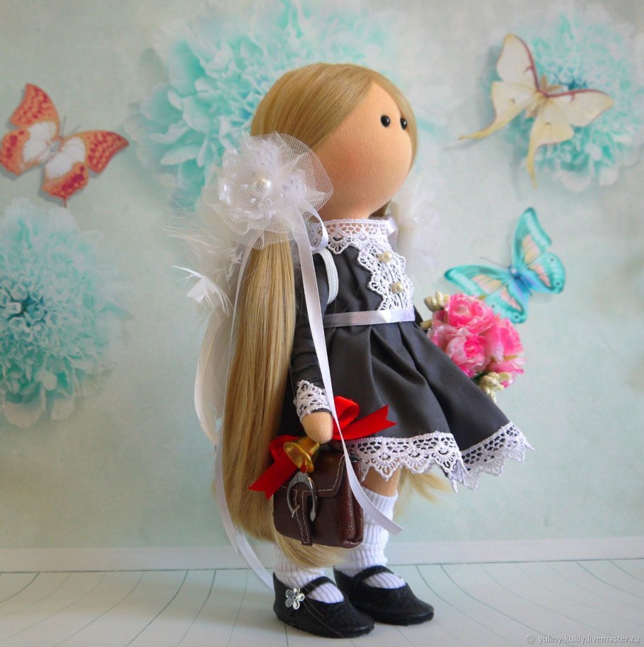 Интерьерная кукла школьница