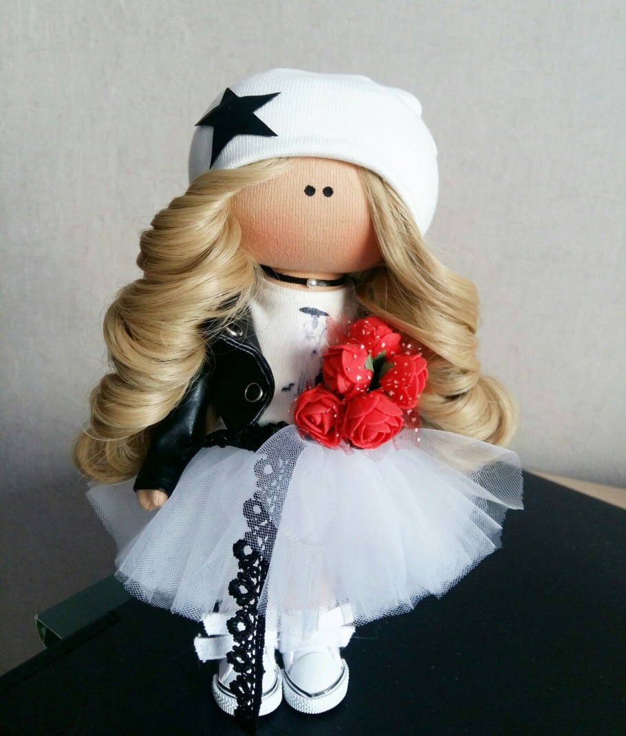 Интерьерная кукла школьница