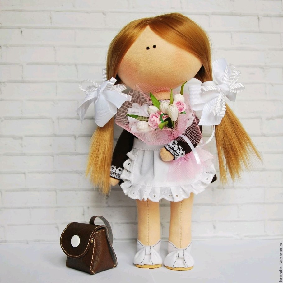 Текстильная кукла первоклашка