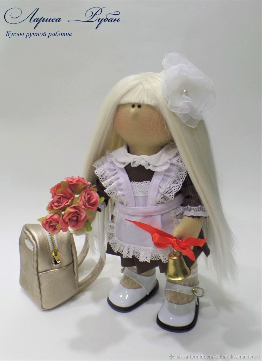 Текстильная кукла ученица