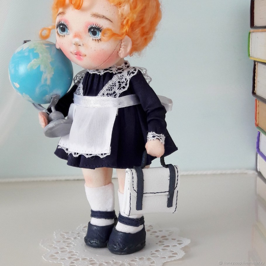 Интерьерная кукла в черно желтом