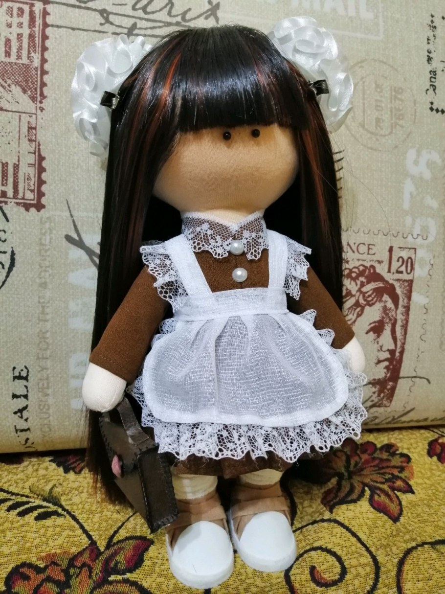 Интерьерная кукла школьница