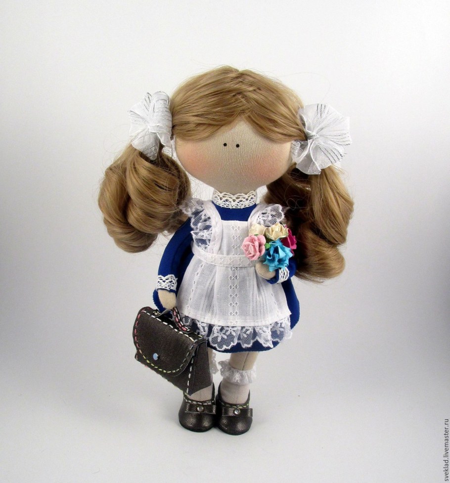 Текстильная кукла школьница